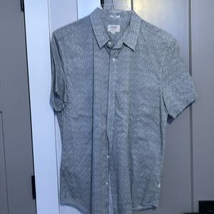 Patterned mens buttoned down shirt